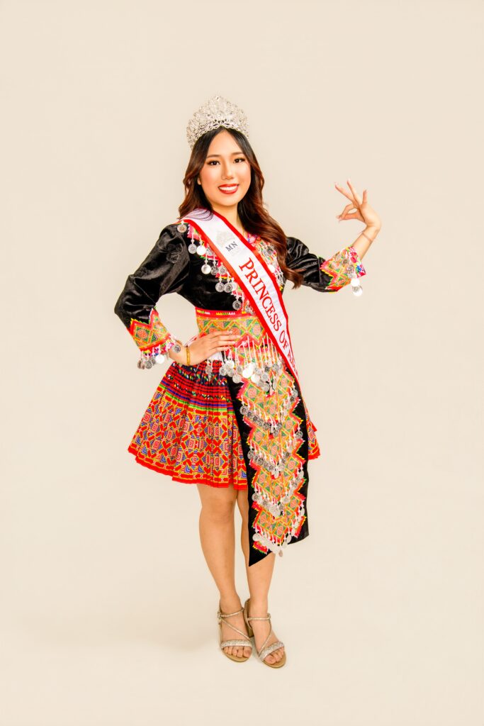 Elizabeth in Hmong